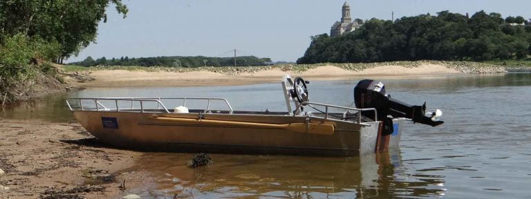 Barco de pesca ligero de aluminio