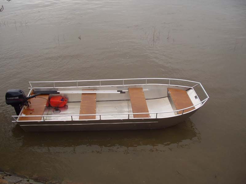 Barco de aluminio con fondo plano (10)