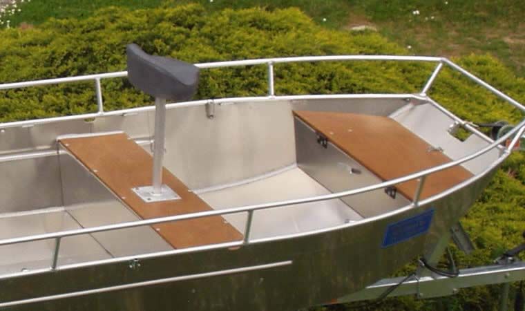 Barco de aluminio con fondo plano (7)