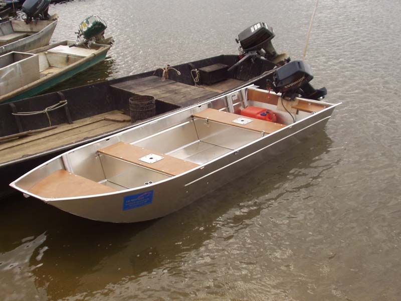 Barco de aluminio con fondo plano (8)